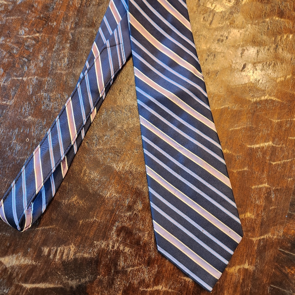 Roundtree & Yorke Trademark Classic Men’s Neck Tie Silk Blend Blue/Purple NICE